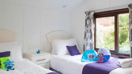 platinum lodge twin bedroom